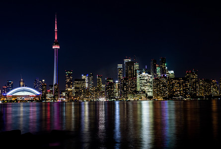 加拿大夜景摄影照片_加拿大安大略省多伦多市中心的夜景