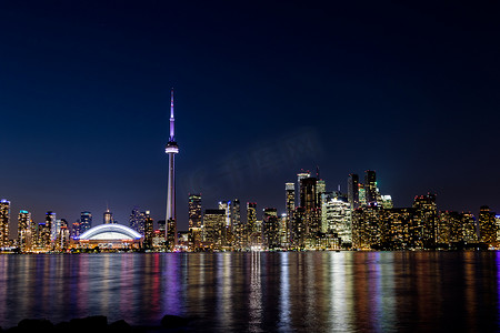 加拿大夜景摄影照片_加拿大安大略省多伦多市中心的夜景