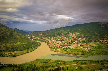 格鲁吉亚姆茨赫塔两条河流 Mtkvari 和 Aragvi 的合并