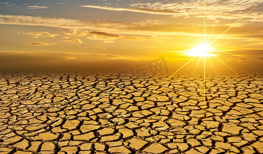干旱粘土太阳沙漠全球蠕虫概念开裂焦土土壤干旱沙漠景观戏剧性日落