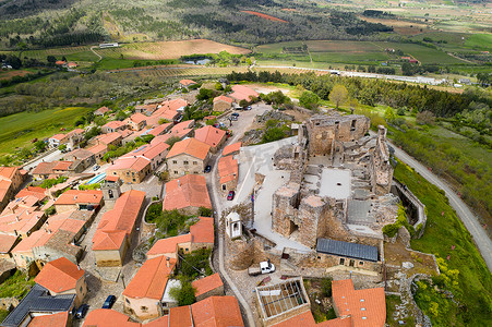 瓜尔达摄影照片_葡萄牙卡斯特洛罗德里戈无人机鸟瞰村庄景观
