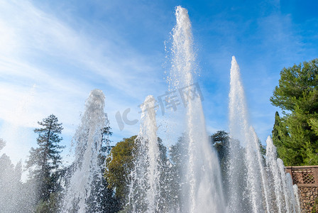 蒂沃利埃斯特别墅的喷水器和喷泉。