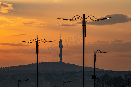 伊斯坦布尔早晨的日出和路灯塔