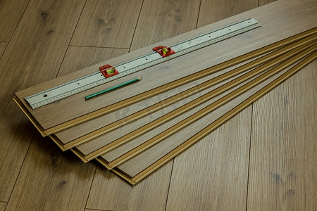 橡木复合地板使用铅笔和仪表