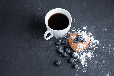 蓝莓抗氧化有机超级食品和带咖啡的甜松饼