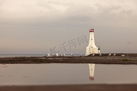 east摄影照片_安大略湖畔的 Cobourg East Pierhead 灯塔