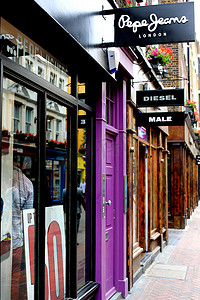 male摄影照片_Pepe Jeans and Diesel Male Shop Carnaby 伦敦