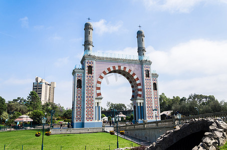 南美人摄影照片_秘鲁首都利马 Santiago de Surco 区友谊公园景观