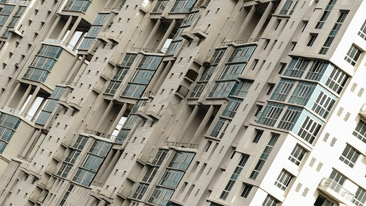 高层建筑中的抽象图案几何形状。