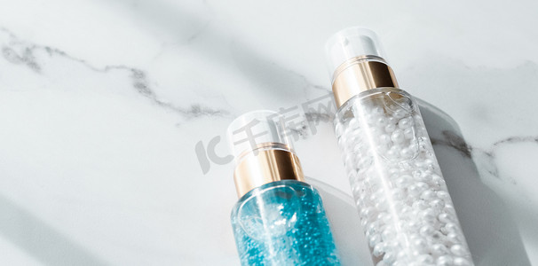 护肤血清和凝胶瓶、保湿乳液和大理石提拉乳液、用于奢华美容护肤品牌设计的抗衰老化妆品