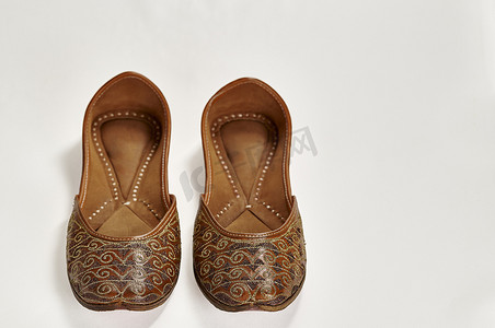 来自印度的传统纯皮鞋（jutti）