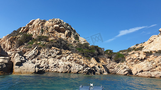 意大利撒丁岛 Costa Smeralda 美妙的岛屿、大海和岩石的景色