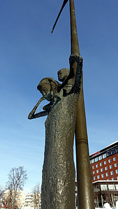 冬季瑞典北部基律纳雪域中心广场的艺术、青铜雕塑