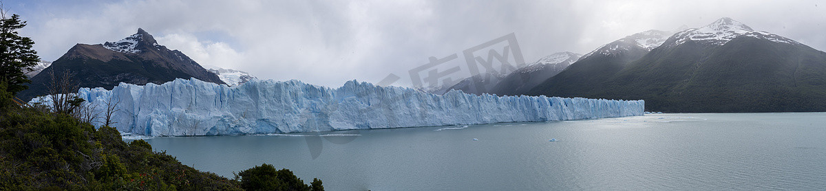 南极洛摄影照片_佩里托莫雷诺冰川，埃尔卡拉法特，阿根廷