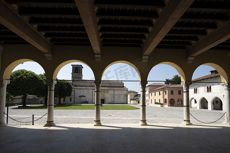 意大利 Spilimbergo 的凉廊宫殿。