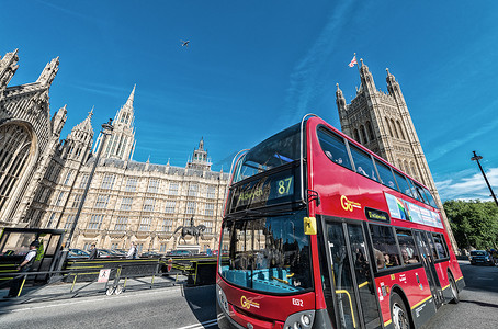 伦敦 - 6 月 14 日：备受推崇的混合动力“伦敦新巴士”