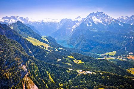 Konigssee 湖和 Berchtesgadener Land Alps 从 Keh 的山峰景色