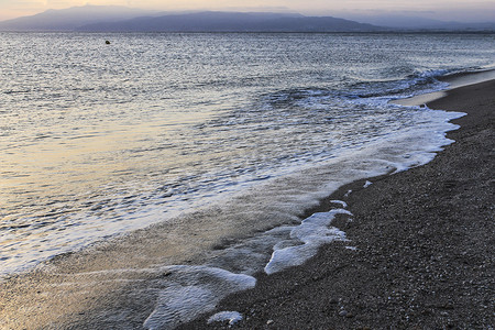阿尔梅里亚加塔角海滩上的日落