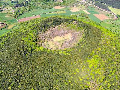 圣玛格丽达火山是西班牙加泰罗尼亚加罗查地区的一座死火山。