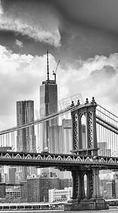 曼哈顿摄影照片_曼哈顿大桥与曼哈顿市中心的天际线