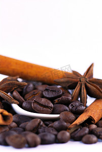 “大茴香、咖啡和肉桂”