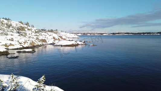 斯堪的纳维亚海边阳光明媚的冬日