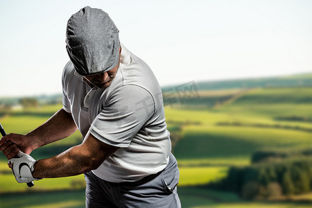 创意合成镭射摄影照片_高尔夫球手击球肖像的合成图像