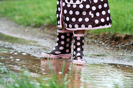 雨靴和泥坑