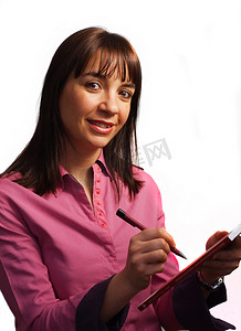 紫红色衬衫的女人做笔记