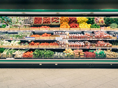 新业务摄影照片_超市货架上的新鲜蔬菜