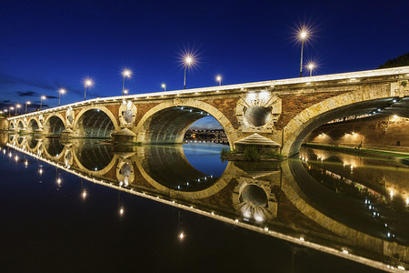 拱桥摄影照片_图卢兹的新桥