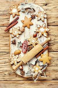 厨房烘焙工具摄影照片_烤圣诞饼干