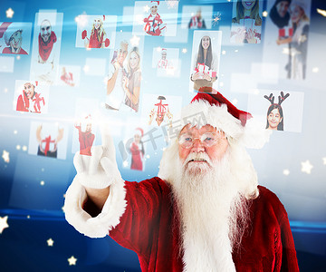 圣诞老人指向圣诞人物拼贴画的合成图像