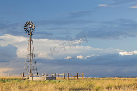 大风车风车摄影照片_科罗拉多草原的风车