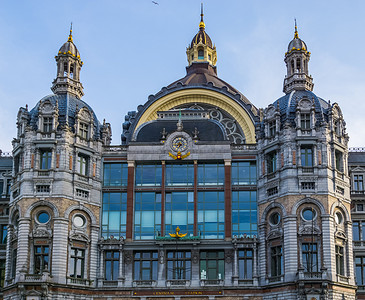 安特卫普市中央车站大楼，历史和经典的比利时建筑，比利时安特卫普，2019 年 4 月 23 日