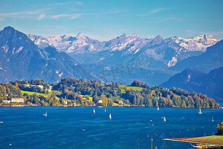瑞士卢塞恩摄影照片_卢塞恩湖航行目的地和阿尔卑斯山峰景观