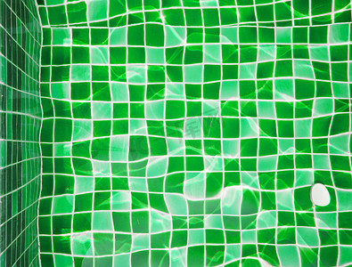 游泳池绿水反射
