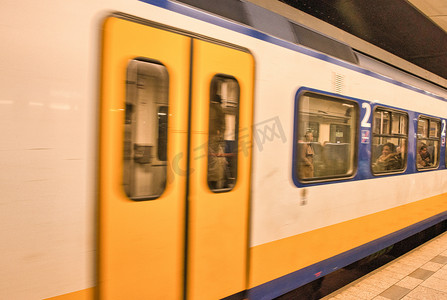 阿姆斯特丹，4 月 29 日：火车于 2 月 29 日抵达机场站