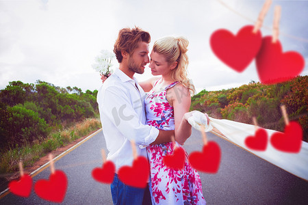 可爱风景摄影照片_站在路上拥抱的可爱情侣的合成图像