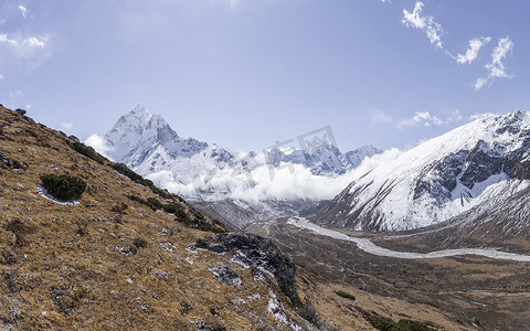 尼泊尔 Ama Dablam 峰顶和 Pheriche 山谷