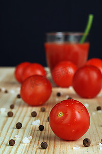 新鲜西红柿，红西红柿。