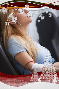 无私献血摄影照片_献血和听音乐设备的妇女
