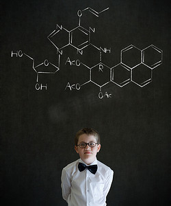 有科学化学惯例的想法的男孩商人