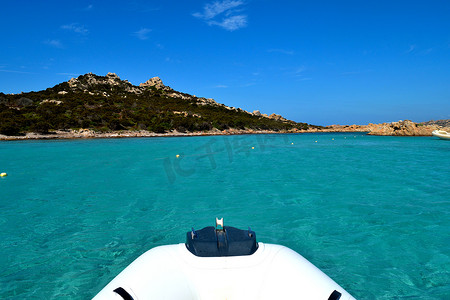 costa摄影照片_意大利撒丁岛 Costa Smeralda 美妙的岛屿、大海和岩石的景色