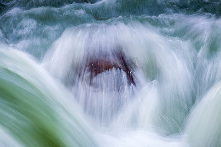 贾斯珀国家公园的森瓦普塔瀑布