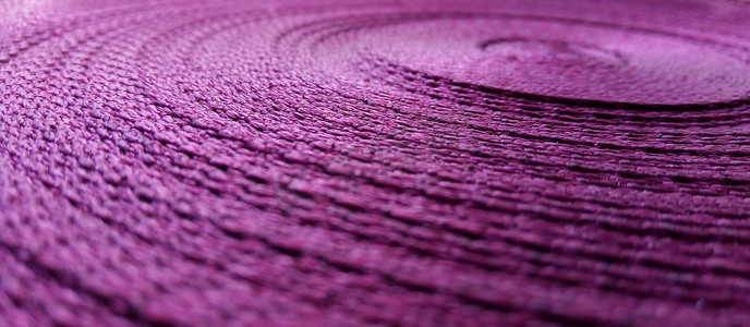 淡紫色吊带的淡紫色抽象圆形图案