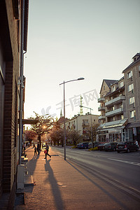 春天樱花公路摄影照片_早春的城市街道