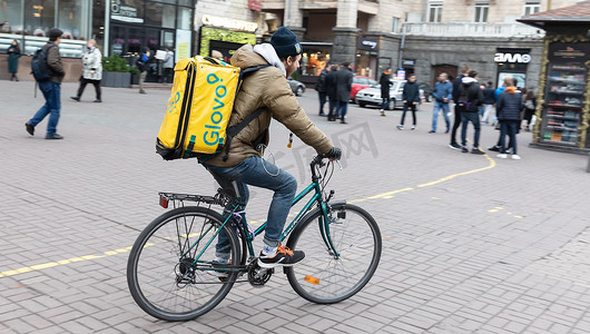 乌克兰基辅的送餐快递员。
