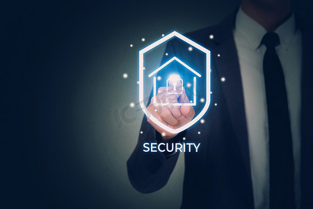商人的手推标志虚拟锁，同时安全系统和安全与家庭保护和家庭隐私，安全和访问数字住宅，商业未来主义概念。