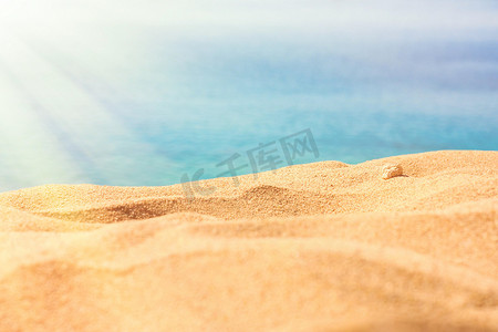展架暑假招生摄影照片_沙滩伞-旅行、假期和暑假概念